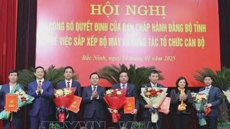 Tin nhân sự 14/1: Tỉnh đầu tiên sáp nhập các ban Đảng