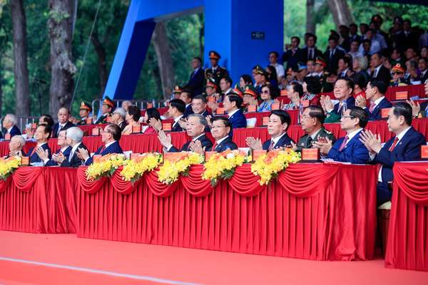 Kỷ niệm trọng thể 50 năm Giải phóng miền Nam, thống nhất đất nước- Ảnh 9. Kỷ niệm trọng thể 50 năm Giải phóng miền Nam, thống nhất đất nước- Ảnh 9.