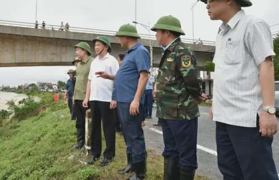 Phó Thủ tướng Hồ Đức Phớc chỉ đạo Thái Nguyên bảo vệ an toàn tuyệt đối cho nhân dân