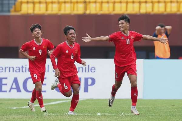 'Cánh chim lạ' lần đầu được gọi lên đội tuyển U17 Việt Nam gây chú ý