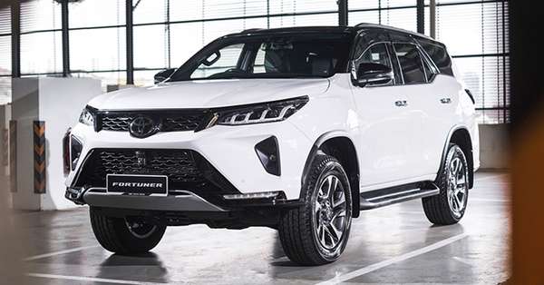 xe Toyota Fortuner 2023 