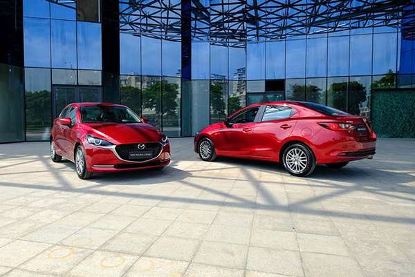 Mazda 2 có hai biến thể sedan và Hatchback