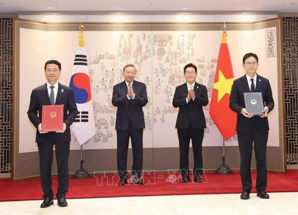 Tổng Bí thư Tô Lâm chứng kiến lễ trao các văn kiện hợp tác Việt Nam - Hàn Quốc- Ảnh 2.