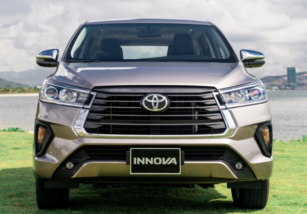 Giá xe Toyota Innova giữa tháng 4/2023: Cực rẻ, quyết lấy lại vị thế từ tay Mitsubishi Xpander