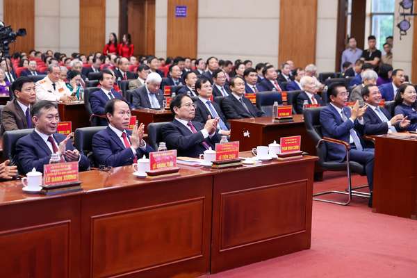 Thủ tướng: Hải Phòng (mới) gương mẫu, đi đầu xây dựng thành phố XHCN trong kỷ nguyên mới- Ảnh 2. Thủ tướng: Hải Phòng (mới) gương mẫu, đi đầu xây dựng thành phố XHCN trong kỷ nguyên mới- Ảnh 2.