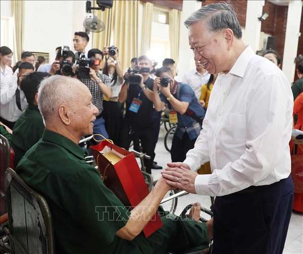 Tổng Bí thư Tô Lâm: Người có công là tài sản quý, là biểu tượng của ý chí, nghị lực Việt Nam- Ảnh 2. Tổng Bí thư Tô Lâm: Người có công là tài sản quý, là biểu tượng của ý chí, nghị lực Việt Nam- Ảnh 2.
