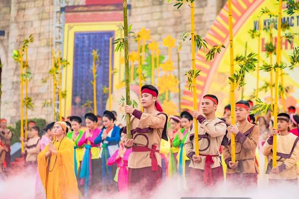 Hàng năm, Tây Yên Tử cũng là nơi diễn ra nhiều lễ hội lớn, đón du khách thập phương về tham dự. Ngay trong dịp đầu xuân Qúy Mão vừa qua, Lễ khai hội Xuân Tây Yên Tử và Tuần lễ Văn hóa - Du lịch tỉnh Bắc Giang năm 2023 đã thu hút 500-600 nghìn lượt khách đ