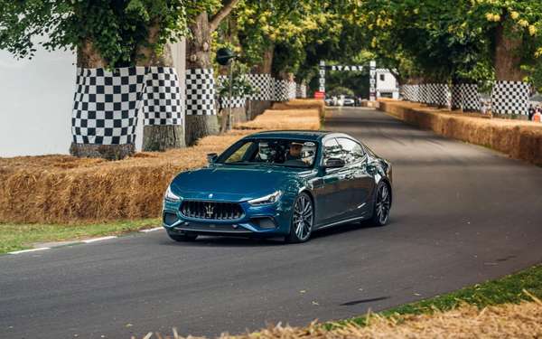 Maserati Ghibli 334 Ultima “gây sốt” khi trở thành Sedan chạy nhanh nhất thế giới