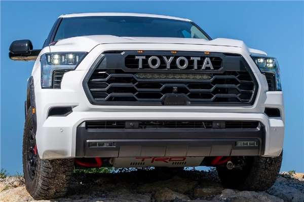 Toyota Fortuner sẽ được trang bị hệ truyền động hybrid