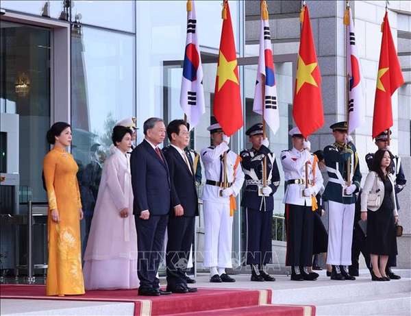 Tổng thống Hàn Quốc chủ trì Lễ đón trọng thể Tổng Bí thư Tô Lâm và Phu nhân- Ảnh 3. Tổng thống Hàn Quốc chủ trì Lễ đón trọng thể Tổng Bí thư Tô Lâm và Phu nhân- Ảnh 3.
