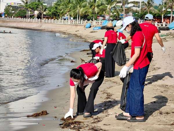 SeABank ra quân làm sạch bờ biển tại 11 tỉnh thành