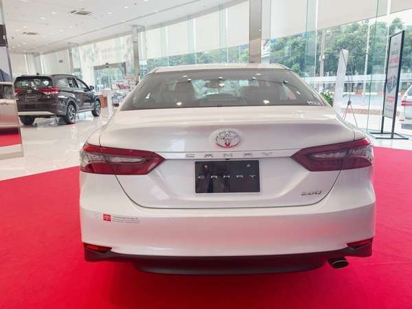 Toyota Camry: Vua sedan bền bỉ, tiết kiệm nhiên liệu