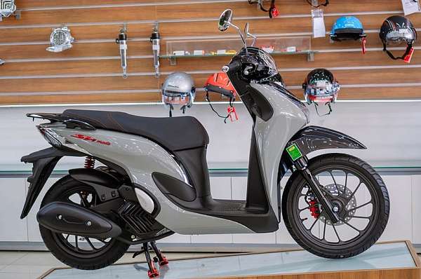 Giá xe máy Honda SH Mode 2023 mới nhất ngày 6/3 tại Hà Nội: Mức chênh "nhẹ nhàng"