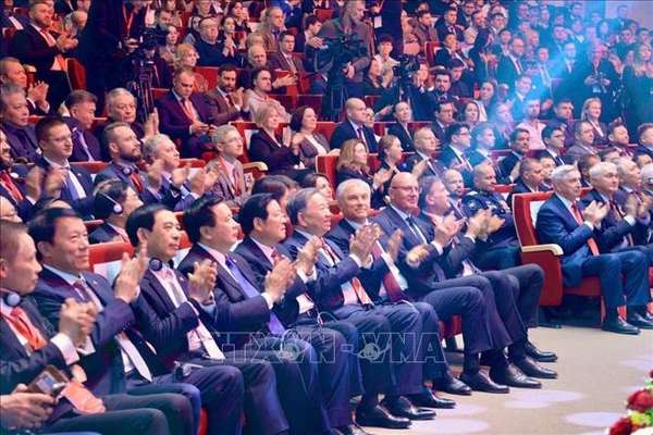 Vun đắp quan hệ hữu nghị truyền thống Việt - Nga trong kỷ nguyên mới, vì hòa bình, hợp tác và phát triển- Ảnh 1. Vun đắp quan hệ hữu nghị truyền thống Việt - Nga trong kỷ nguyên mới, vì hòa bình, hợp tác và phát triển- Ảnh 1.