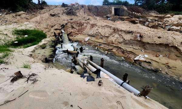 Người dân bức xúc vấn nạn ô nhiễm tại bãi tắm cộng đồng Vĩnh Thái