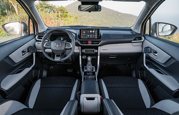 Giá xe Toyota Veloz Cross mới nhất tháng 4: Ưu đãi kép, giá cực rẻ, quyết “soán ngôi” Xpander