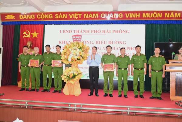 Hải Phòng: Khen thưởng lực lượng phá vụ nổ súng vào đêm 17/10