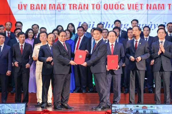 Thủ tướng: Hải Phòng (mới) gương mẫu, đi đầu xây dựng thành phố XHCN trong kỷ nguyên mới- Ảnh 4. Thủ tướng: Hải Phòng (mới) gương mẫu, đi đầu xây dựng thành phố XHCN trong kỷ nguyên mới- Ảnh 4.