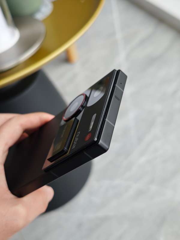 “Cực phẩm” Nubia Z60 Ultra lộ hình ảnh với thiết kế độc lạ, chạy chip Snapdragon 8 Gen 3