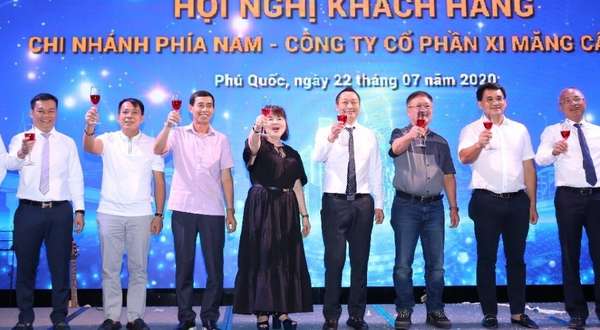 Xi măng Cẩm Phả chi tiền tỷ đưa khách hàng đi tham quan tại Mỹ