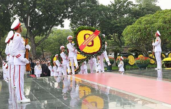 Lãnh đạo Đảng, Nhà nước viếng Chủ tịch Hồ Chí Minh và các Anh hùng liệt sĩ