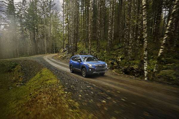 Subaru Forester giảm giá cực sốc lên tới gần 300 triệu đồng