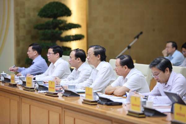 Thủ tướng: Chậm nhất tới 2027 phải thiết kế, chế tạo, kiểm thử một số chíp bán dẫn cần thiết- Ảnh 11. Thủ tướng: Chậm nhất tới 2027 phải thiết kế, chế tạo, kiểm thử một số chíp bán dẫn cần thiết- Ảnh 11.