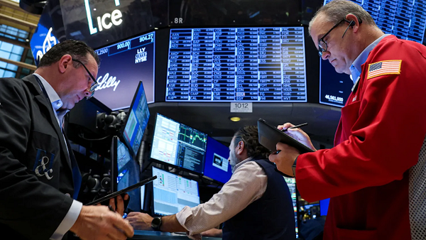 Chứng khoán Mỹ trái chiều, Dow Jones tăng nhẹ, Nasdaq và S&P 500 chịu áp lực trước tín hiệu từ Fed