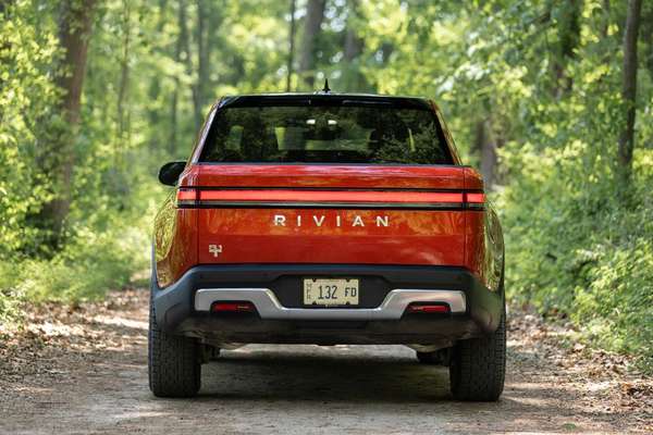 Rivian R1T 2023: Ô tô bán tải điện lọt qua vòng thử nghiệm nhanh nhất