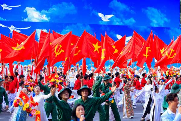 Kỷ niệm trọng thể 50 năm Giải phóng miền Nam, thống nhất đất nước- Ảnh 10. Kỷ niệm trọng thể 50 năm Giải phóng miền Nam, thống nhất đất nước- Ảnh 10.