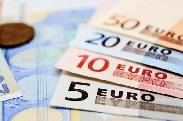 Tỷ giá Euro sụt giảm cuối tuần