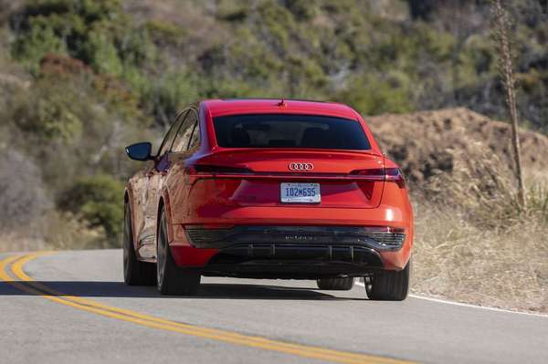 Audi SQ8 e-tron 2024: Xuất sắc hơn với hệ truyền động ba động cơ