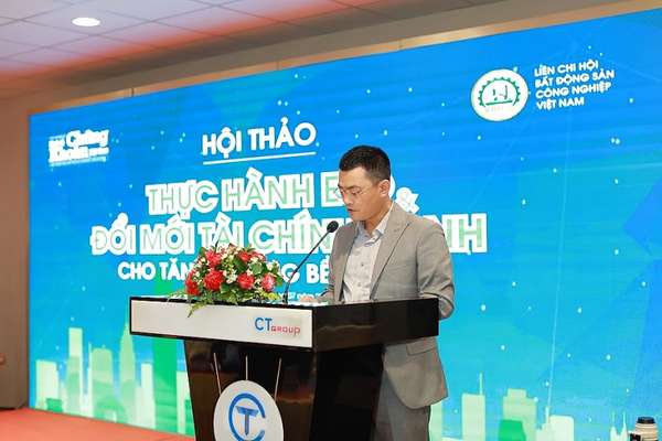 Ông Nguyễn Viết Việt, Tổng biên tập Tạp chí Kinh tế Chứng khoán Việt Nam phát biểu khai mạc