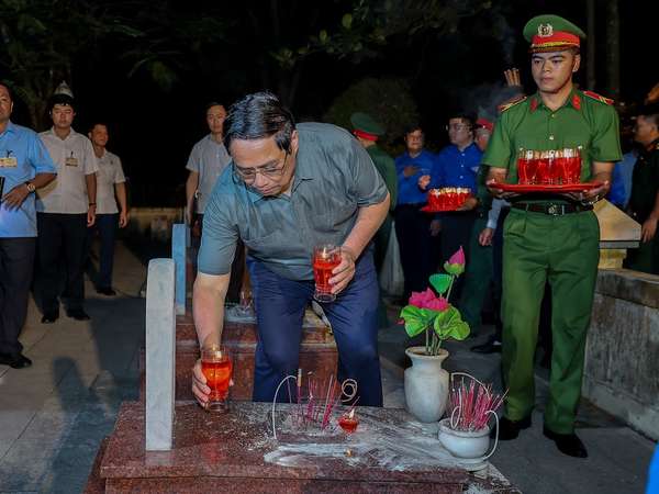 Thủ tướng: Các Anh hùng liệt sĩ đã làm rạng rỡ non sông, đất nước ta- Ảnh 10. Thủ tướng: Các Anh hùng liệt sĩ đã làm rạng rỡ non sông, đất nước ta- Ảnh 10.