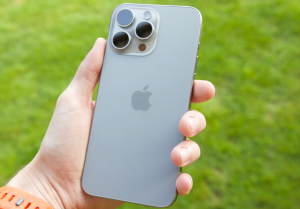 Mua trả góp iPhone 15 Pro Max trả trước 3 triệu: Hàng tháng phải trả là bao nhiêu?