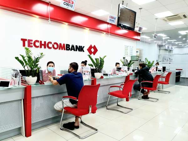 Techcombank tăng mạnh lãi suất cho khách hàng thông thường. Ảnh minh họa