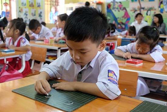 Vì sao hơn 52.000 học sinh lớp 1 xếp loại chưa hoàn thành?