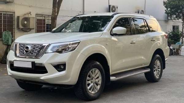 Giá xe Nissan Terra niêm yết và lăn bánh mới nhất tháng 12/2023