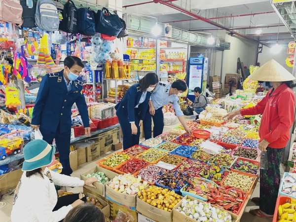 Phát huy vai trò nhân dân trong đấu tranh chống buôn lậu, hàng giả, hàng kém chất lượng