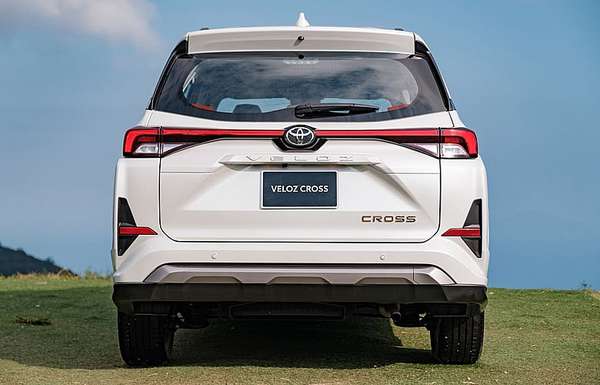 Giá xe Toyota Veloz Cross mới nhất tháng 6: Ưu đãi 31 triệu đồng, Xpander thêm nỗi lo