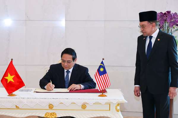 Thủ tướng Phạm Minh Chính hội đàm với Thủ tướng Malaysia- Ảnh 5. Thủ tướng Phạm Minh Chính hội đàm với Thủ tướng Malaysia- Ảnh 5.