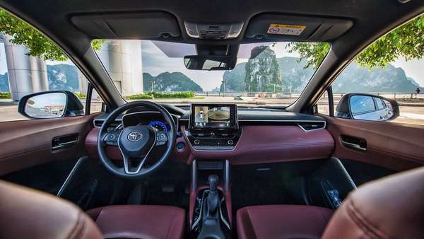Toyota Corolla Cross và Hyundai Tucson: Chọn SUV nào trong tầm giá 900 triệu?