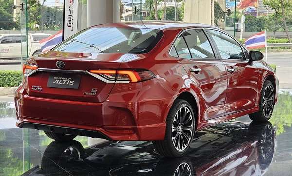 Toyota Corolla Altis sắp ra mắt Việt Nam: Thêm nhiều trang bị, cạnh tranh cùng Mazda 3