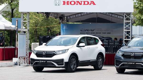 Bảng giá niêm yết và lăn bánh xe Honda CR-V tháng 8/2023