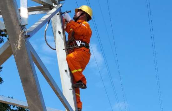 Ngày này năm xưa 3/12: Quốc hội ban hành Luật Cạnh tranh, Luật Điện lực