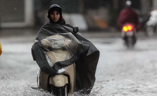 Những lưu ý khi đi xe máy mùa mưa bão