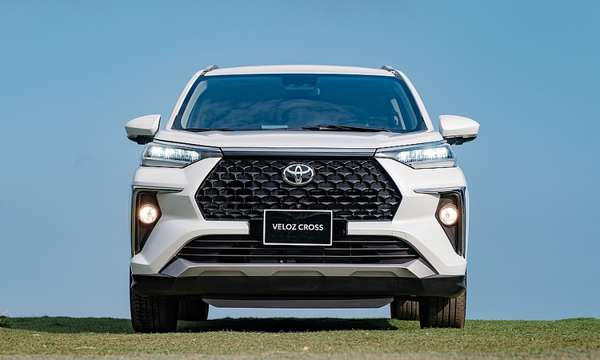 Giá xe Toyota Veloz Cross tháng 6/2023: Gói ưu đãi tới 31 triệu đồng, đua thị phần cùng Mitsubishi Xpander