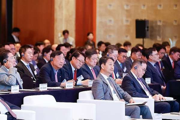 Diễn đàn doanh nghiệp Việt Nam – Hàn Quốc có sự tham dự của lãnh đạo các bộ, ngành, địa phương và doanh nghiệp Việt Nam - Hàn Quốc (Ảnh: VGP/Nhật Bắc)