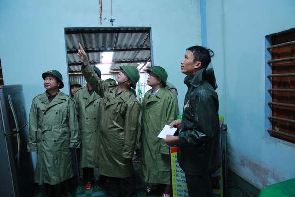 Phó Thủ tướng Trần Hồng Hà kiểm tra công tác giúp nhân dân khắc phục hậu quả bão số 5 tại Hà Tĩnh- Ảnh 3. Phó Thủ tướng Trần Hồng Hà kiểm tra công tác giúp nhân dân khắc phục hậu quả bão số 5 tại Hà Tĩnh- Ảnh 3.