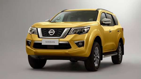 Giá xe Nissan Terra niêm yết và lăn bánh mới nhất tháng 11/2023